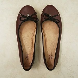 EUC Bass "Lacy" Burgundy Ballet Flat
